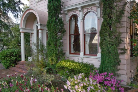 Camellia Bed and Breakfast Inn 